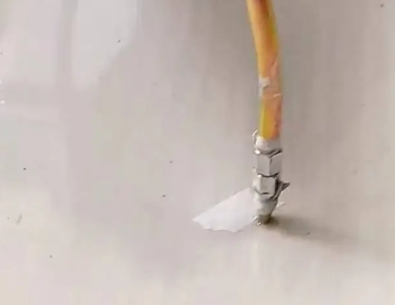 临武瓷砖空鼓维修公司专业解答在瓷砖铺贴过程中，如果使用的砂料过粗（如全部使用了粗砂），可能会导致以下问题